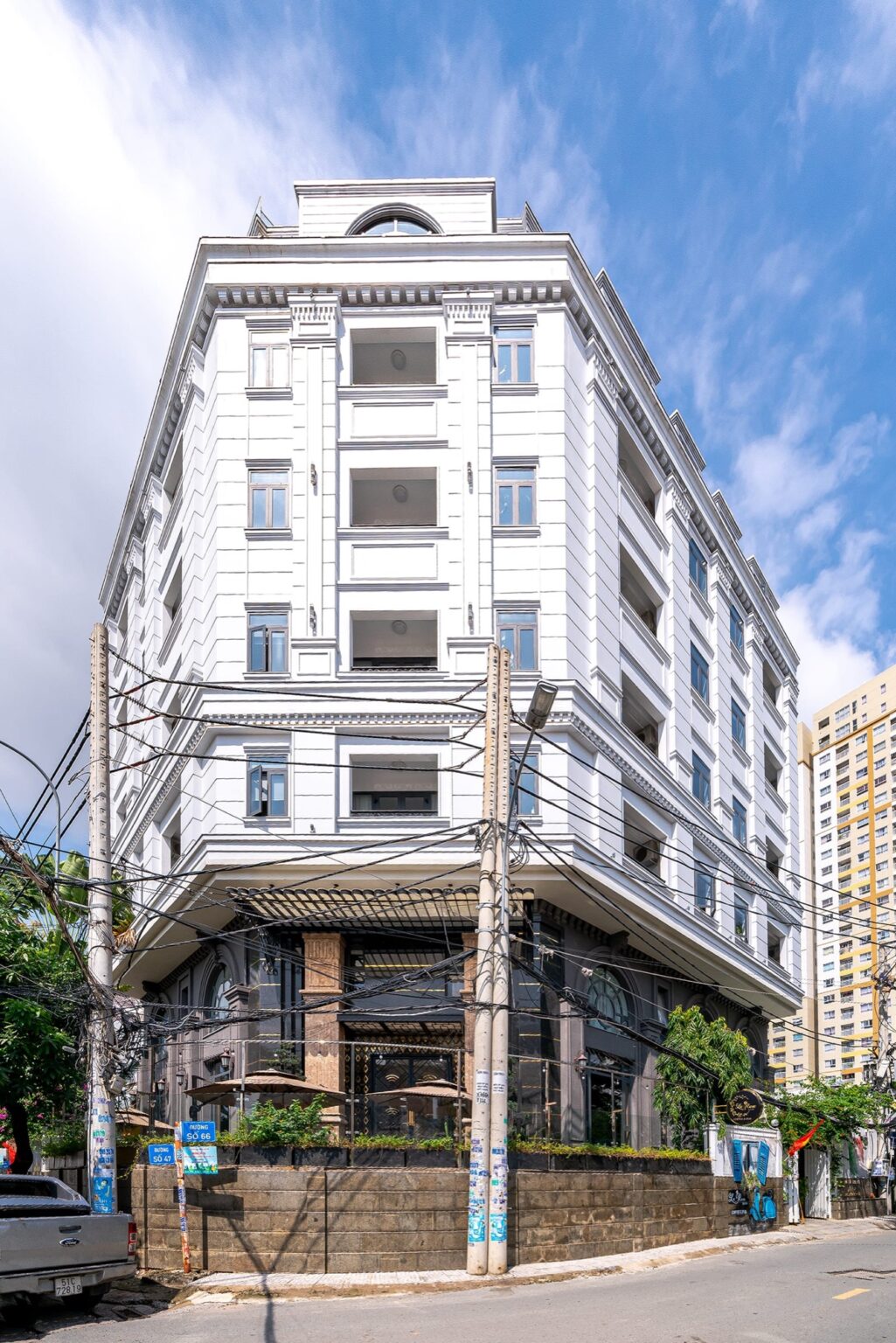 Căn hộ dịch vụ cao cấp tại Thảo Điền, 7.600m² sàn